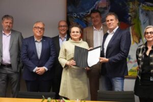 Overeenkomst over een nieuwe sociale overeenkomst 1 foto ondertekening cao akkoord 2024 2025