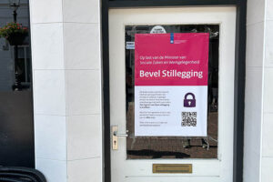 arbeidsinspectie legt afhaalrestaurant 2 maanden stil