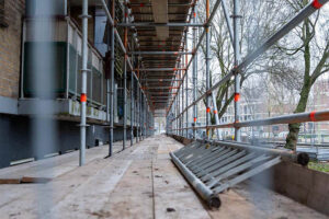 schilderwerk direct stilgelegd wegens onveilig werken op hoogte